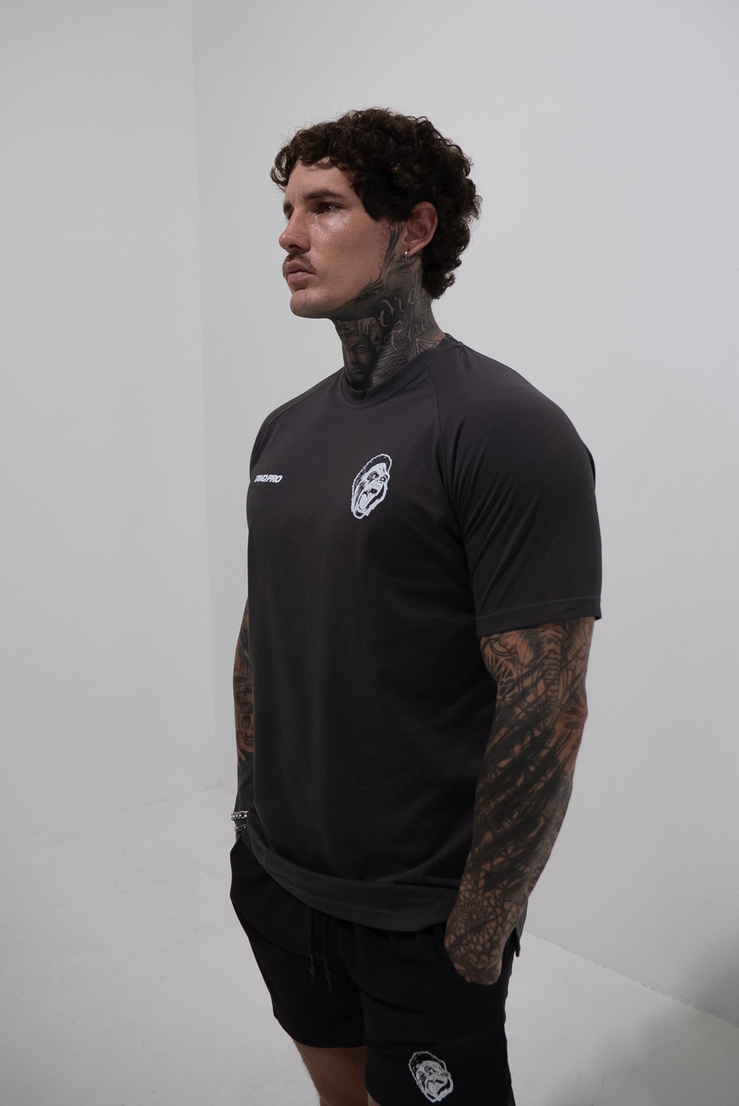 TANQ PRO PERFORMANCE TEE CHARCOAL