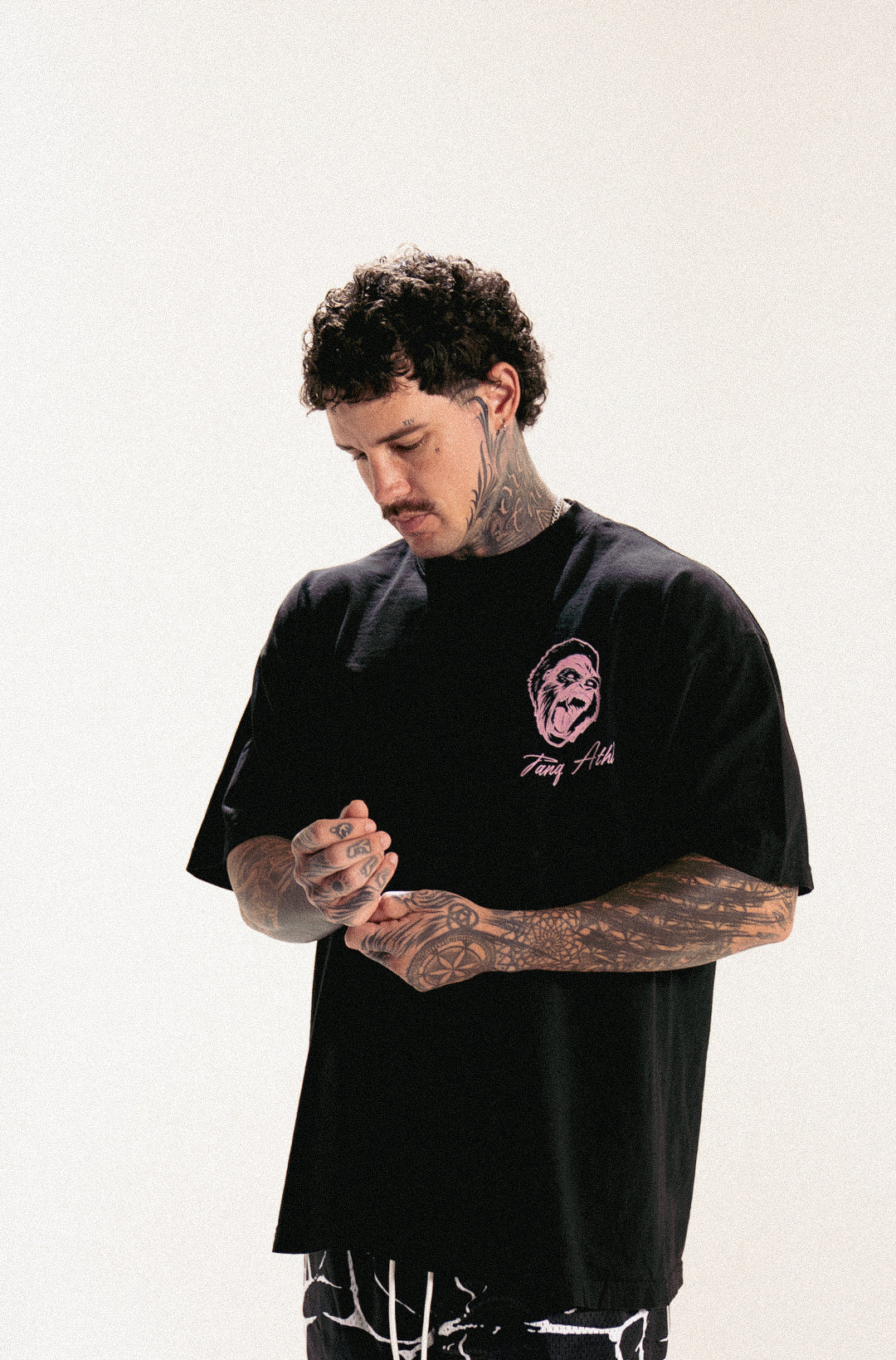 CLASSIC GORILLA TEE BLACK/PINK