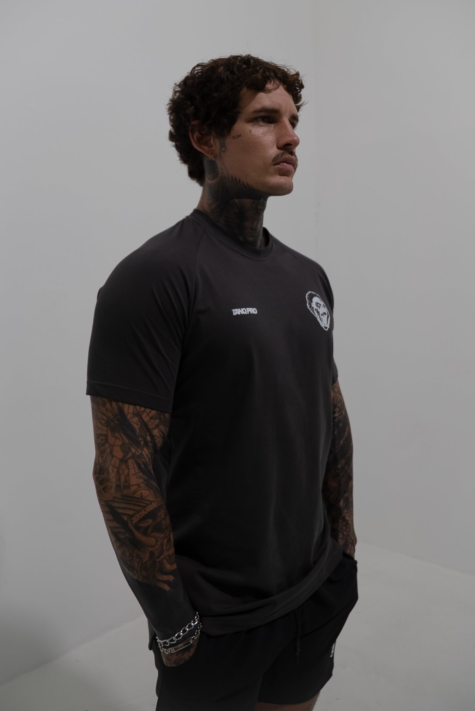 TANQ PRO PERFORMANCE TEE CHARCOAL