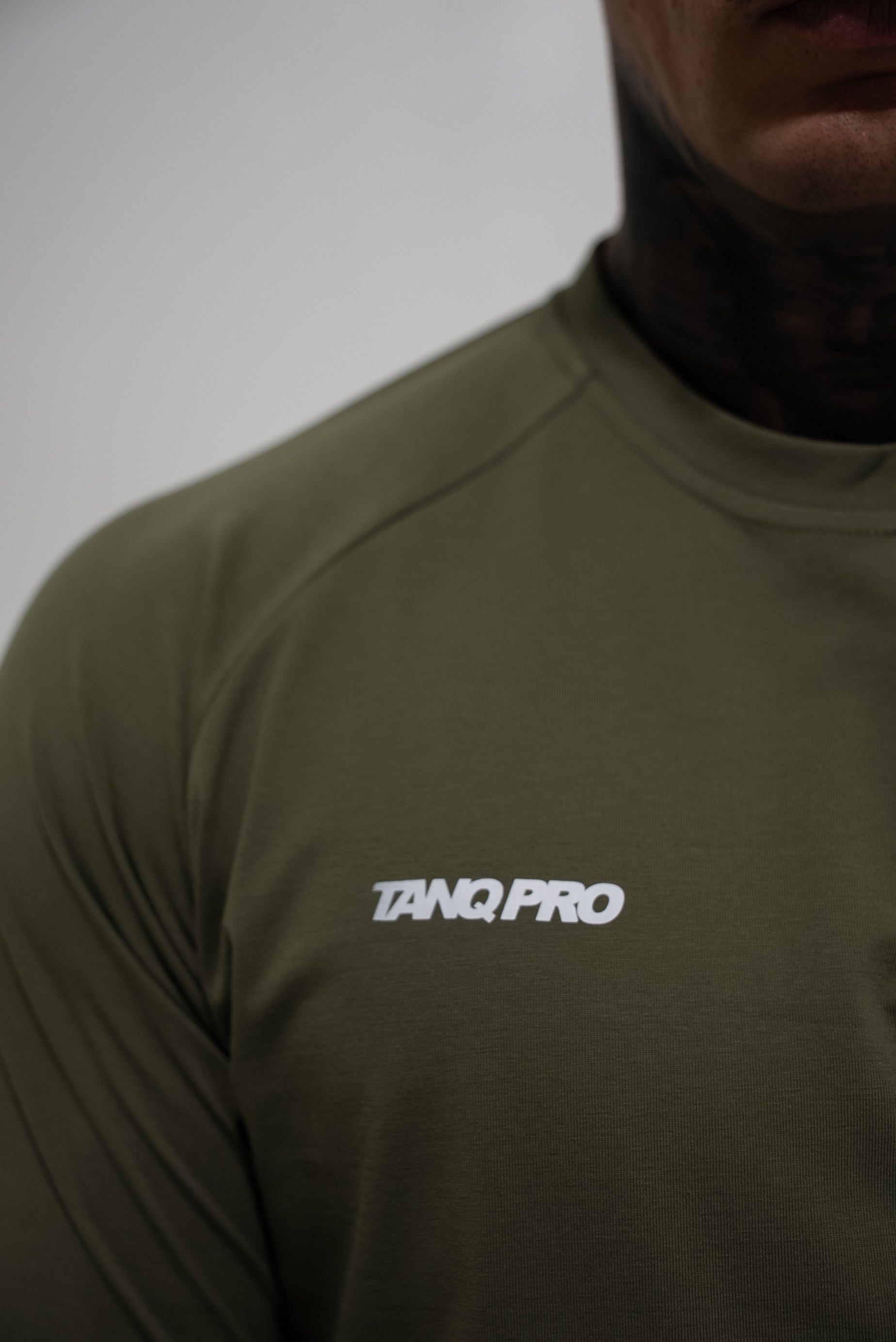 TANQ PRO PERFORMANCE TEE OLIVE GREEN