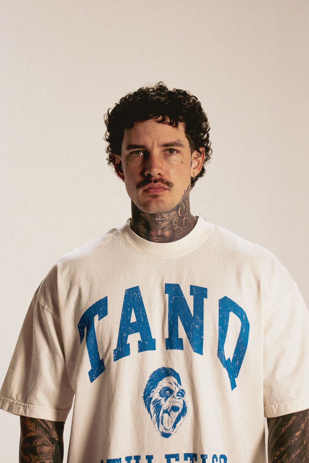 ATHLETICS TEE CREAM/BLUE