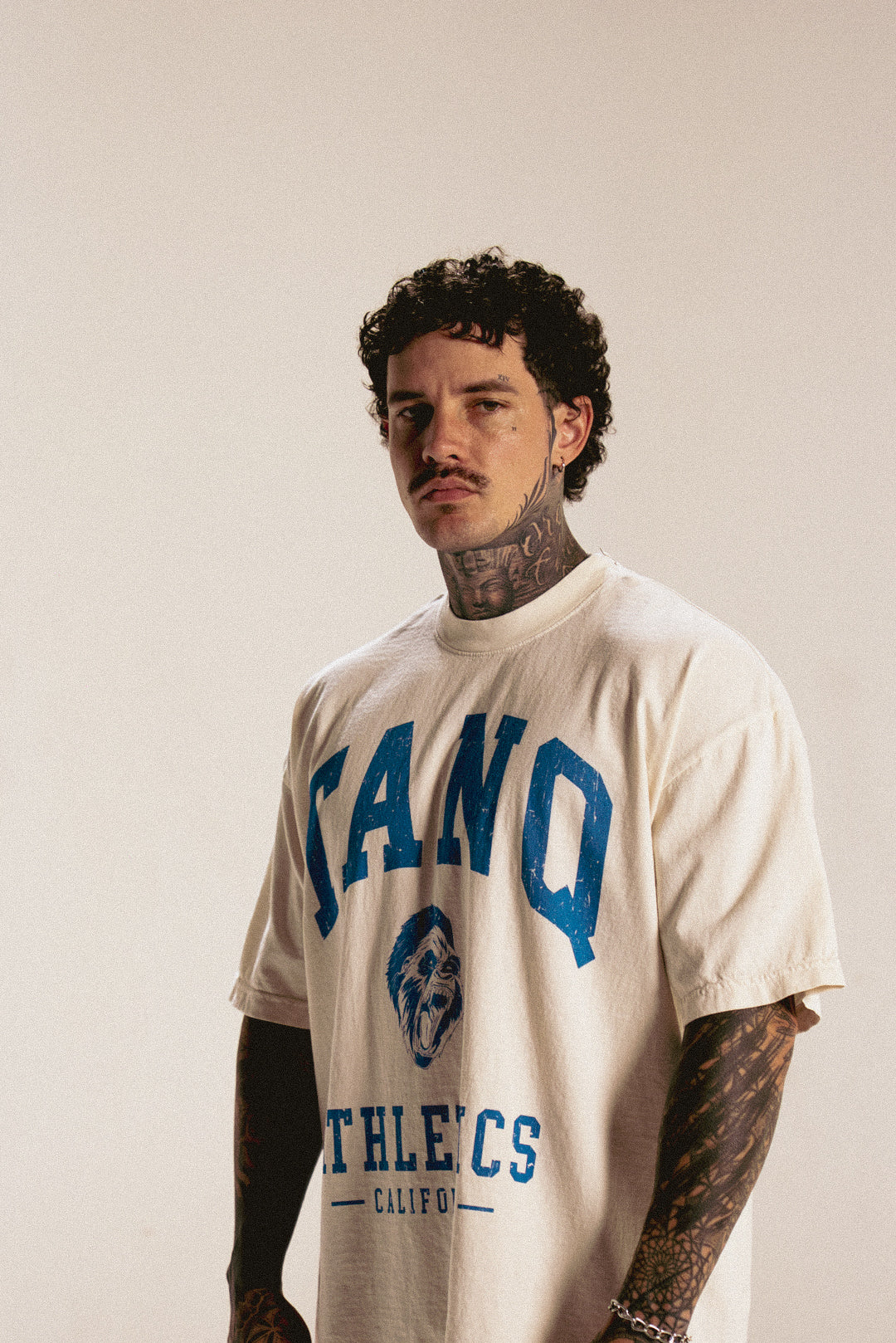 ATHLETICS TEE CREAM/BLUE