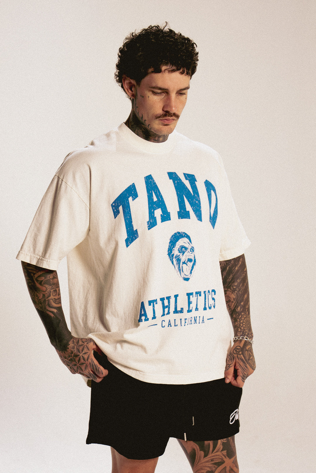 ATHLETICS TEE CREAM/BLUE